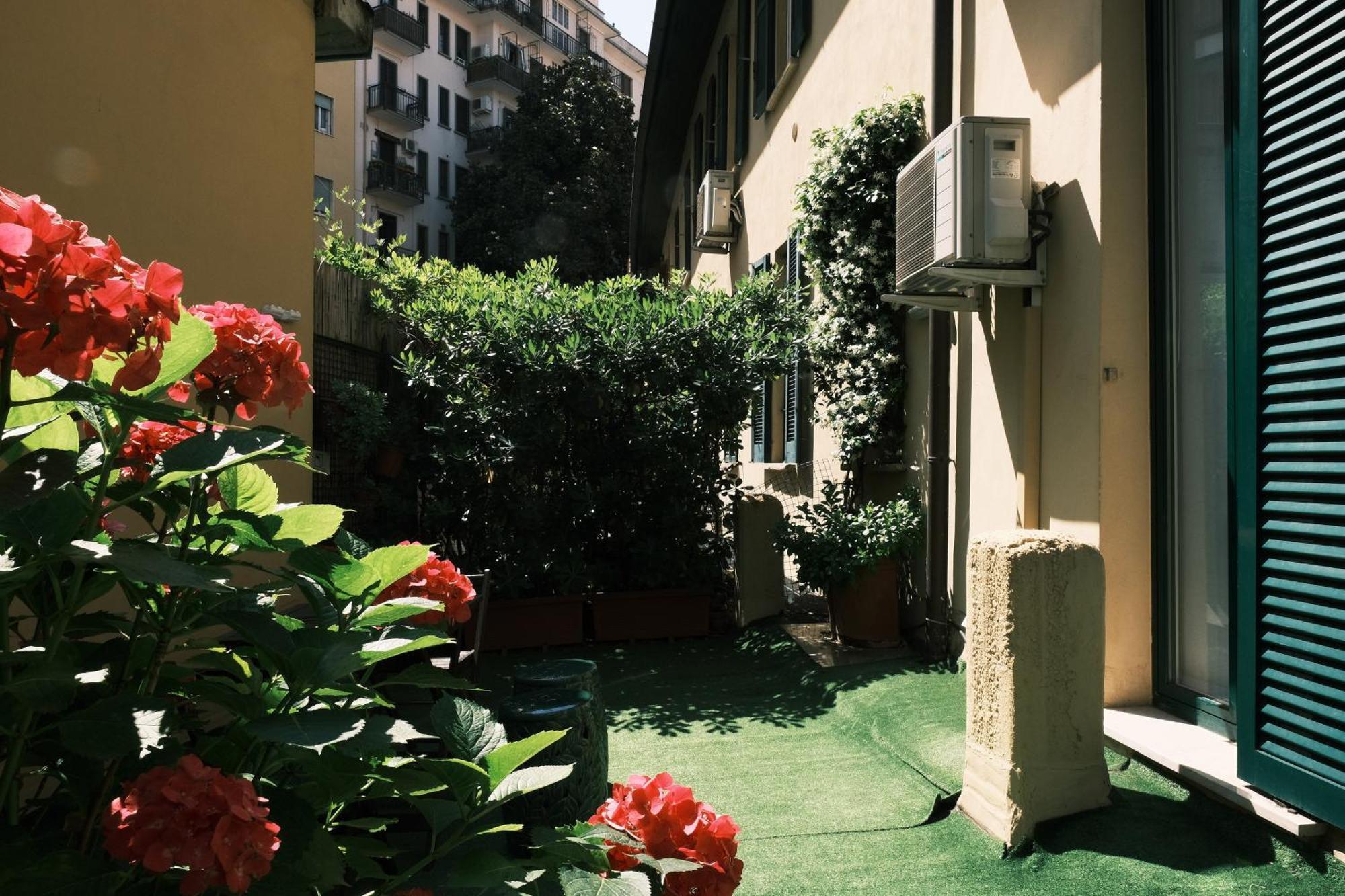 Comecasa Flowery Terraced Apartment ミラノ エクステリア 写真